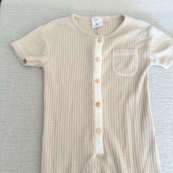 Zara Tan + White Waffle Knit Button Detail Bell Short Sleeve Romper - 2 to 3 - Picture 4 of 10